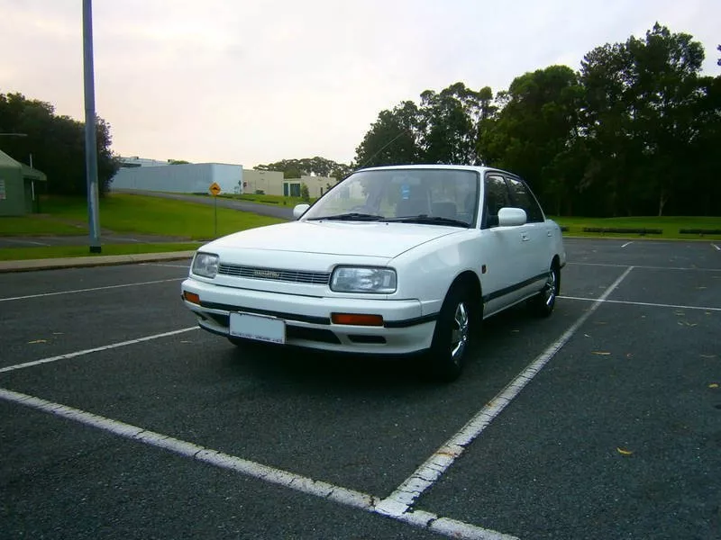 Автомобиль Daihatsu Applause I Лифтбек