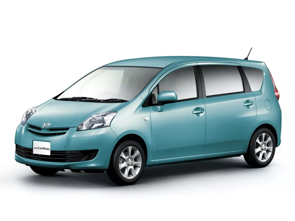 Автомобиль Daihatsu Boon Luminas Компактвэн