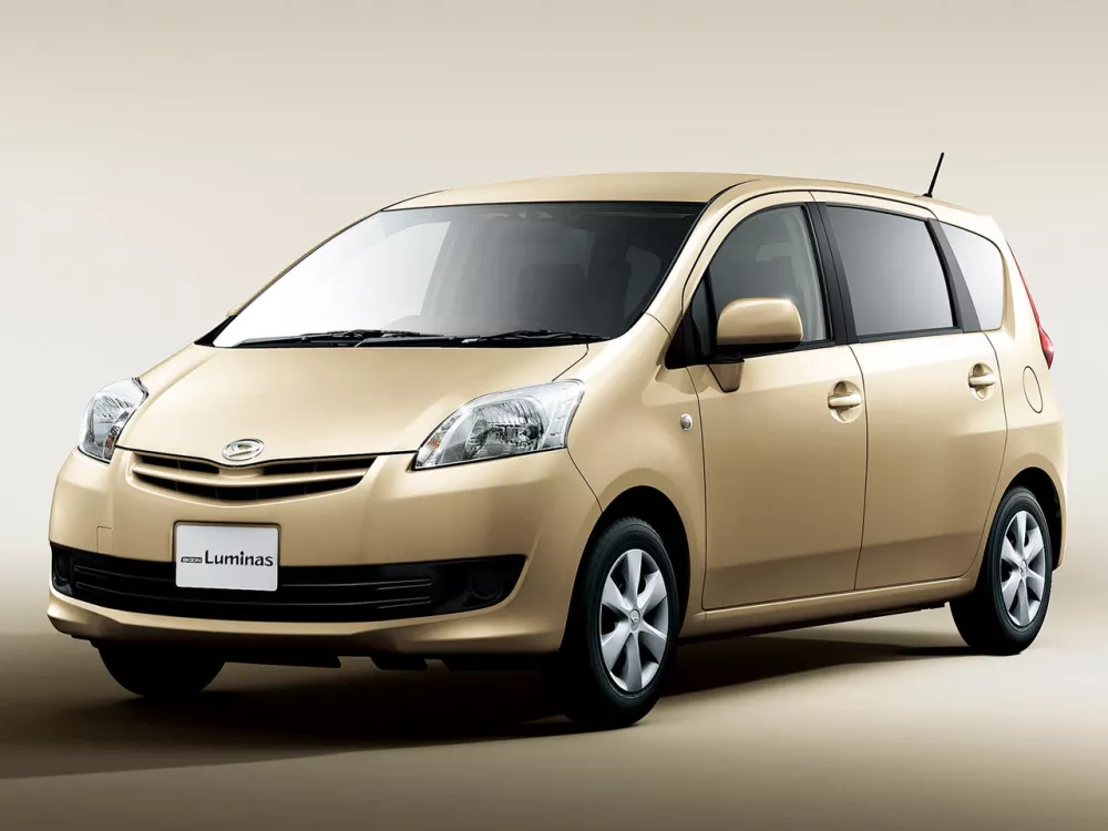 Автомобиль Daihatsu Boon Luminas Компактвэн