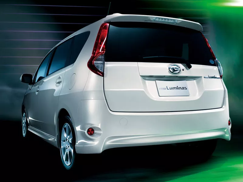 Автомобиль Daihatsu Boon Luminas Компактвэн