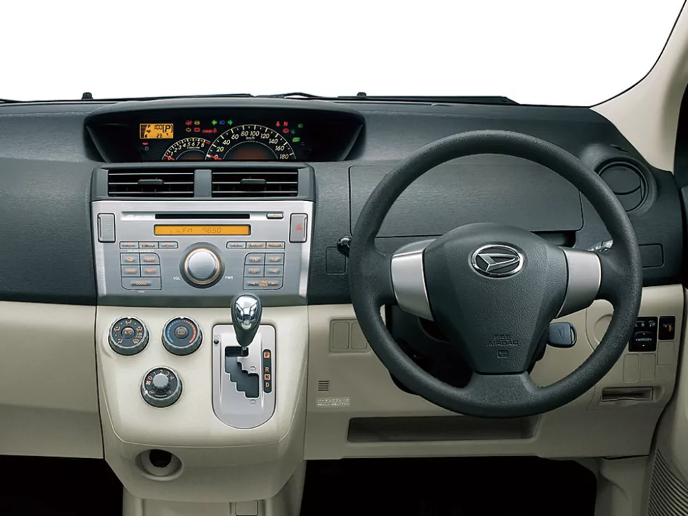 Автомобиль Daihatsu Boon Luminas Компактвэн