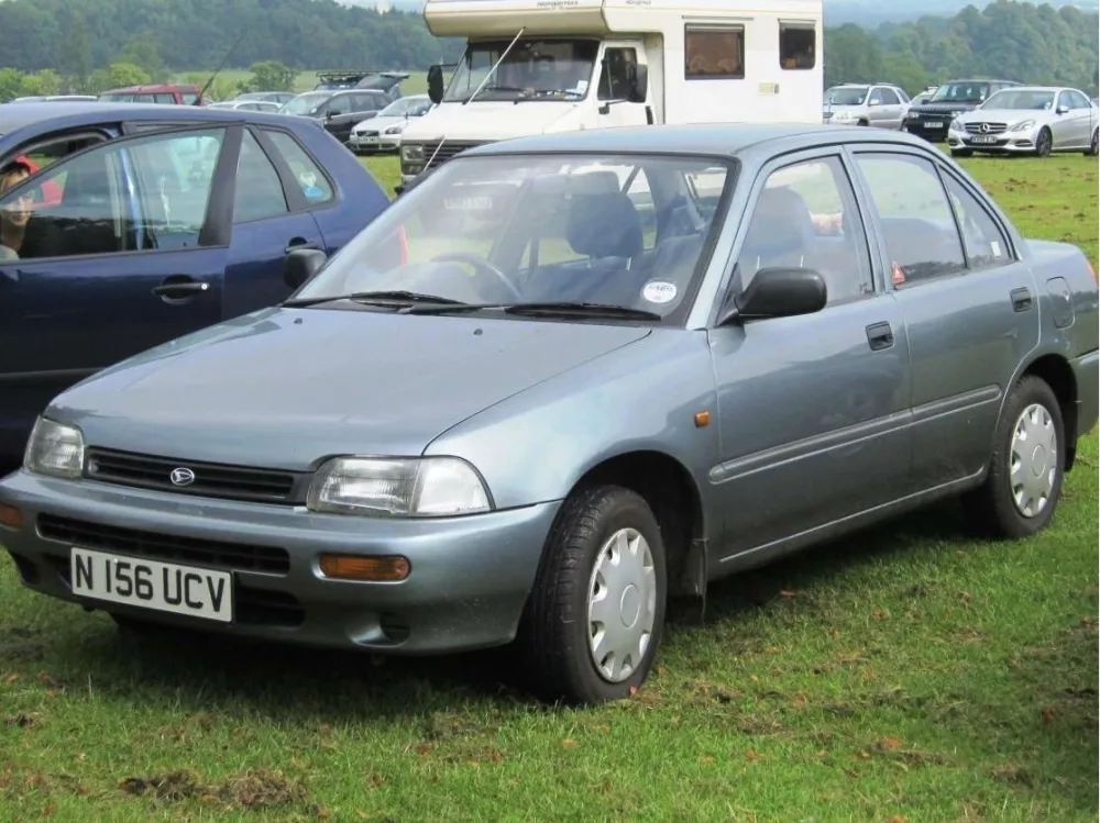 Автомобиль Daihatsu Charade IV Седан