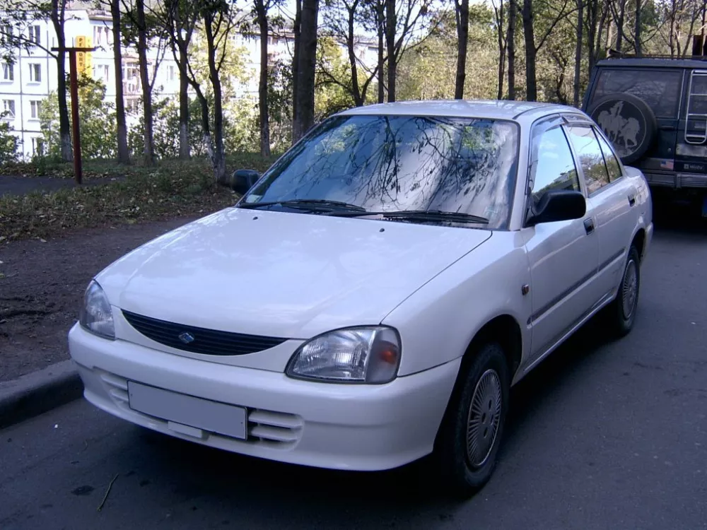Автомобиль Daihatsu Charade IV Рестайлинг Седан