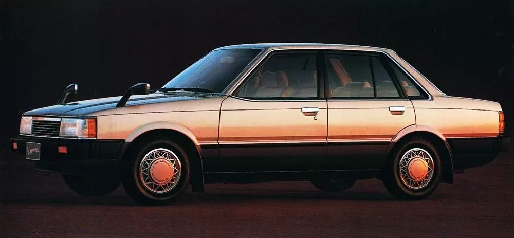 Автомобиль Daihatsu Charmant Седан