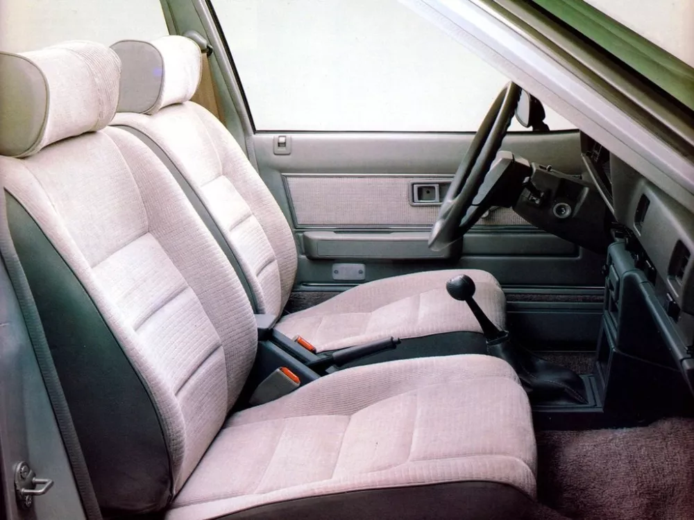 Автомобиль Daihatsu Charmant Седан