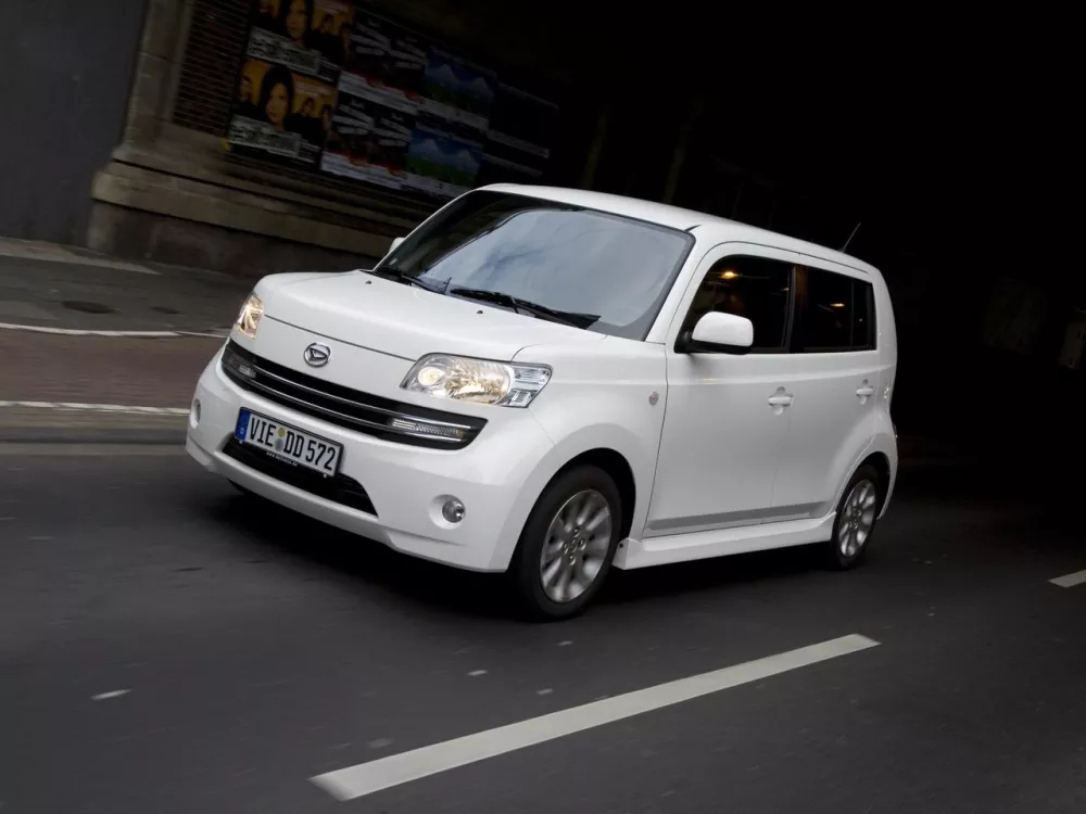 Автомобиль Daihatsu Materia Хэтчбек (5 дверей)
