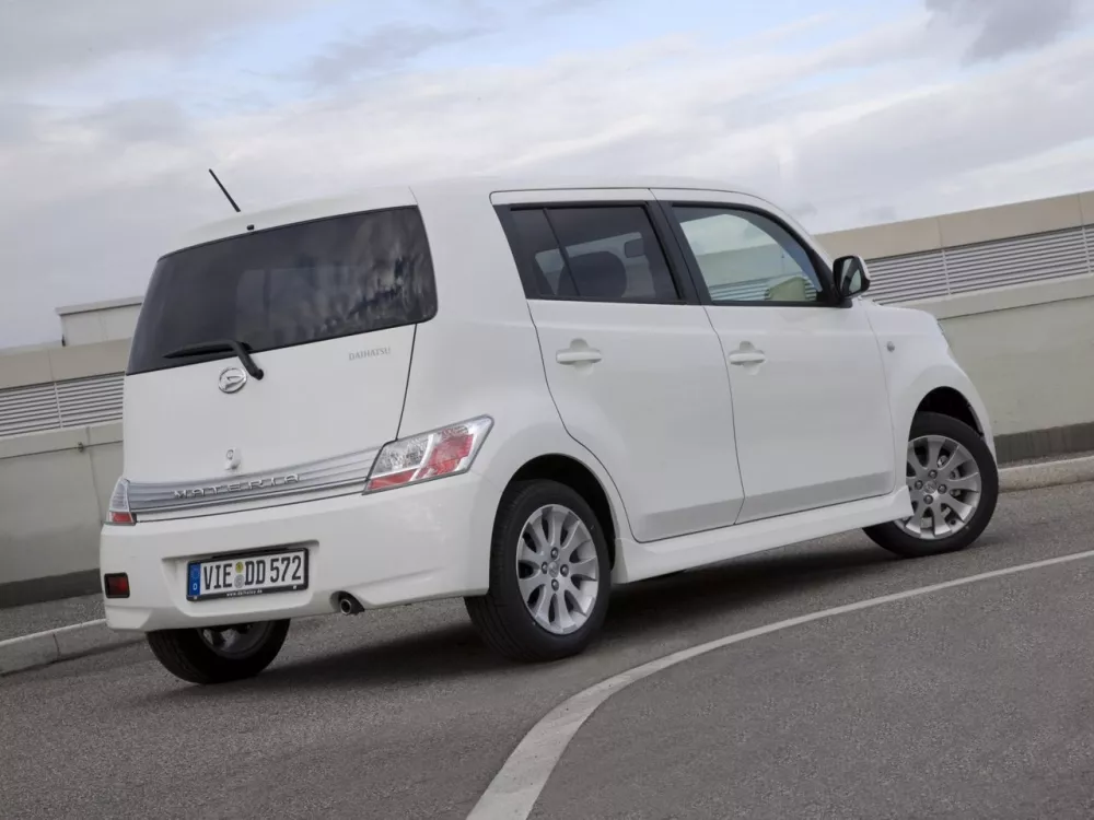 Автомобиль Daihatsu Materia Хэтчбек (5 дверей)