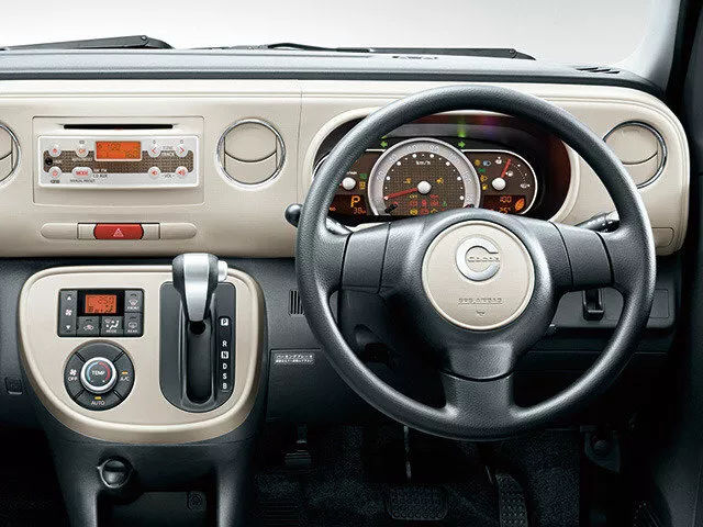 Автомобиль Daihatsu Mira Cocoa I Хэтчбек (5 дверей)