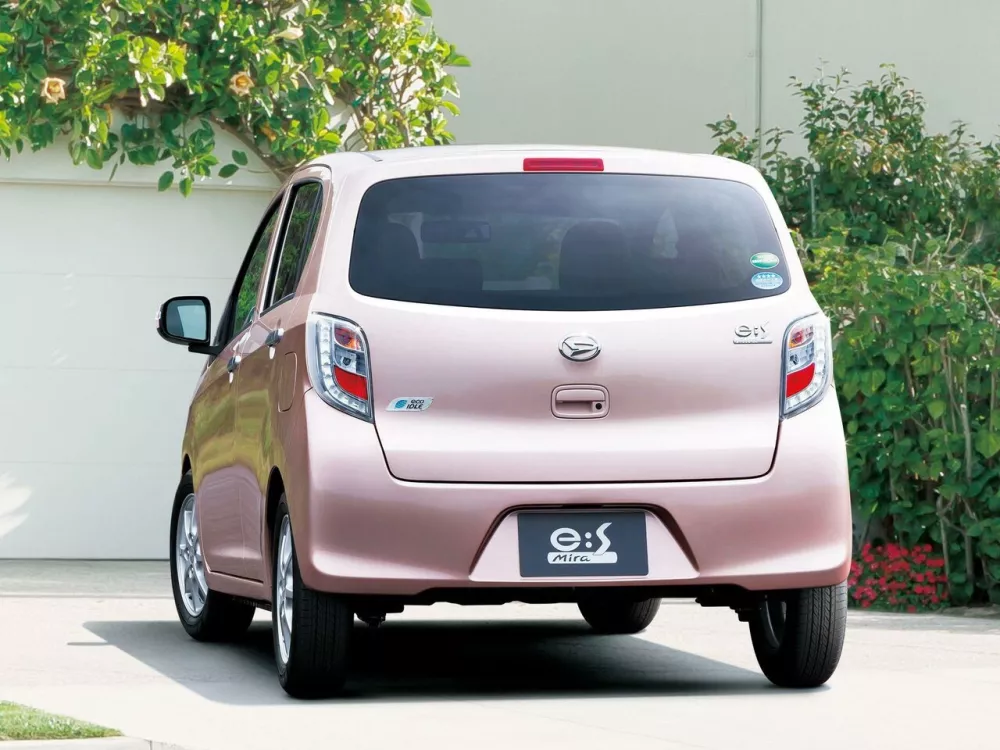 Автомобиль Daihatsu Mira e:S I Рестайлинг Хэтчбек (5 дверей)