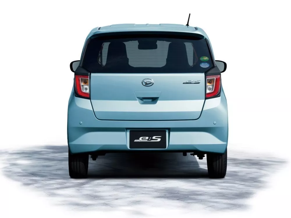 Автомобиль Daihatsu Mira e:S II Хэтчбек (5 дверей)