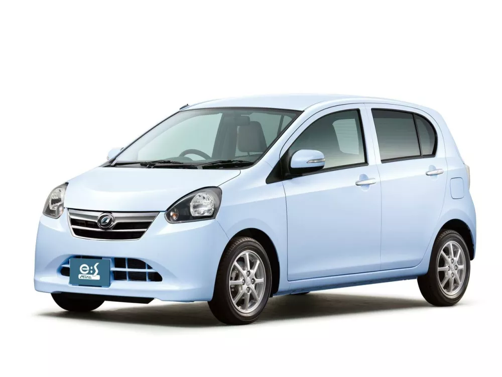 Автомобиль Daihatsu Mira e:S I Хэтчбек (5 дверей)