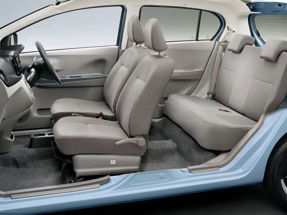 Автомобиль Daihatsu Mira e:S I Рестайлинг Хэтчбек (5 дверей)