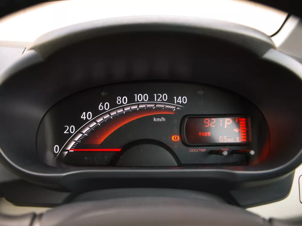 Автомобиль Daihatsu Move V Микровэн