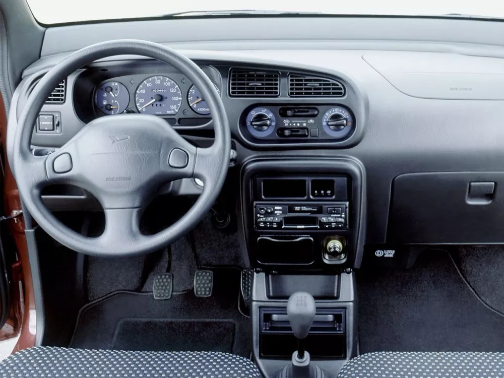 Автомобиль Daihatsu Move II Микровэн