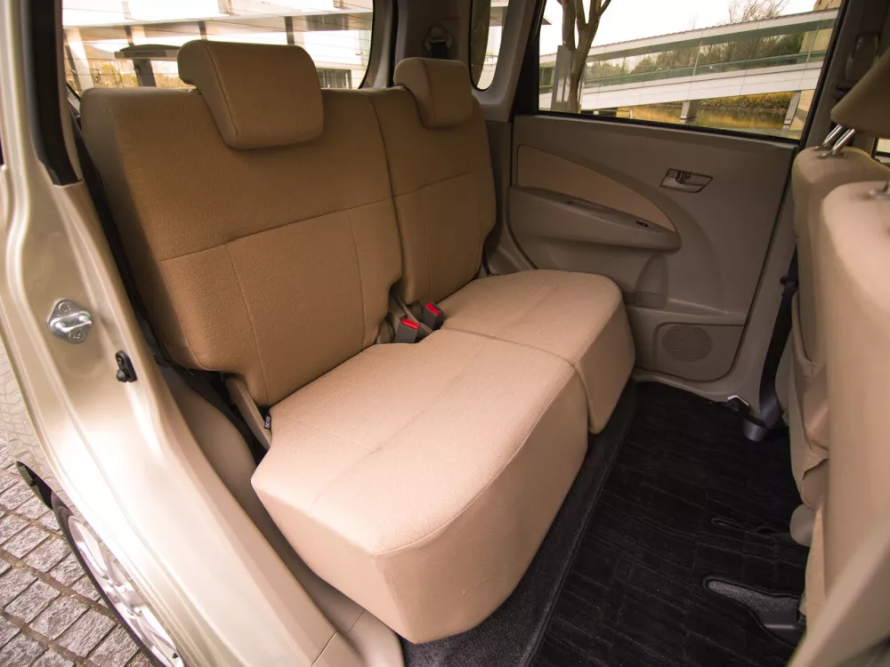 Автомобиль Daihatsu Move V Микровэн