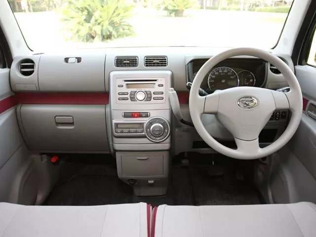 Автомобиль Daihatsu Move Conte I Хэтчбек (5 дверей)