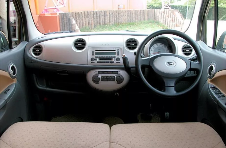 Автомобиль Daihatsu Move Latte Микровэн Latte