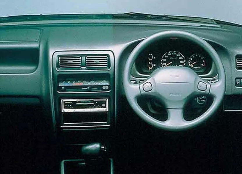 Автомобиль Daihatsu Pyzar I Компактвэн