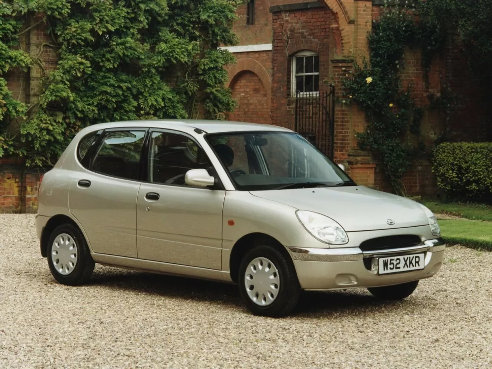 Автомобиль Daihatsu Sirion I (M1) Хэтчбек (5 дверей)