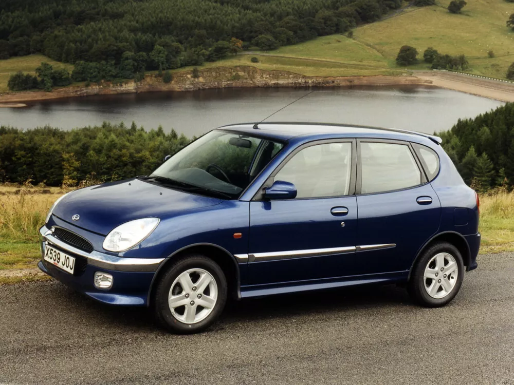 Автомобиль Daihatsu Sirion I (M1) Хэтчбек (5 дверей)