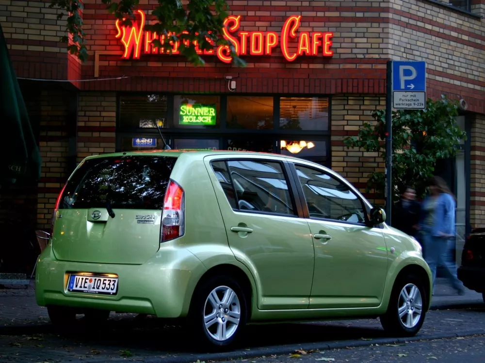 Автомобиль Daihatsu Sirion II (M3) Хэтчбек (5 дверей)