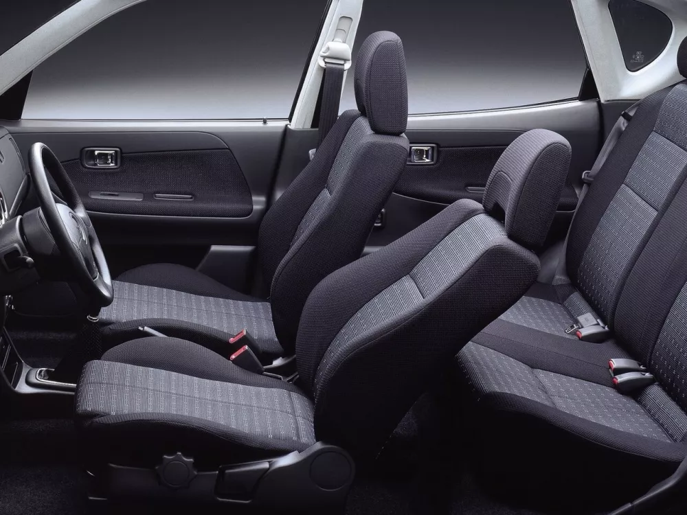 Автомобиль Daihatsu Sirion I (M1) Хэтчбек (5 дверей)
