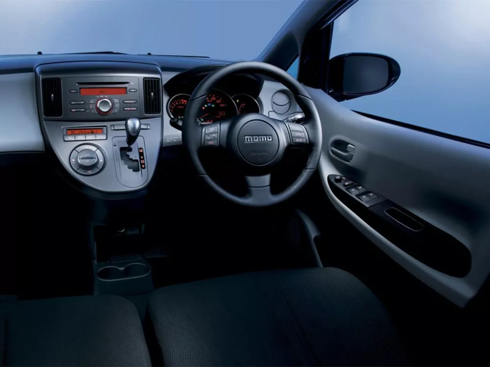 Автомобиль Daihatsu Sonica Хэтчбек (5 дверей)