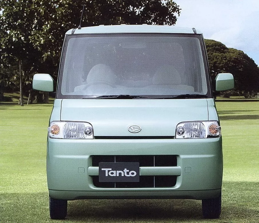 Автомобиль Daihatsu Tanto I Микровэн