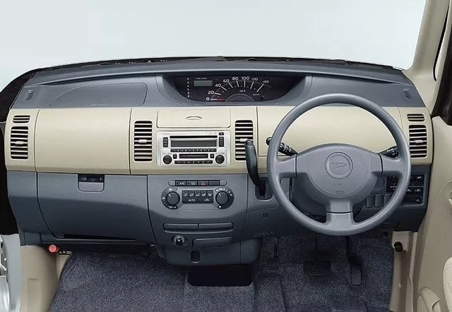 Автомобиль Daihatsu Tanto I Микровэн
