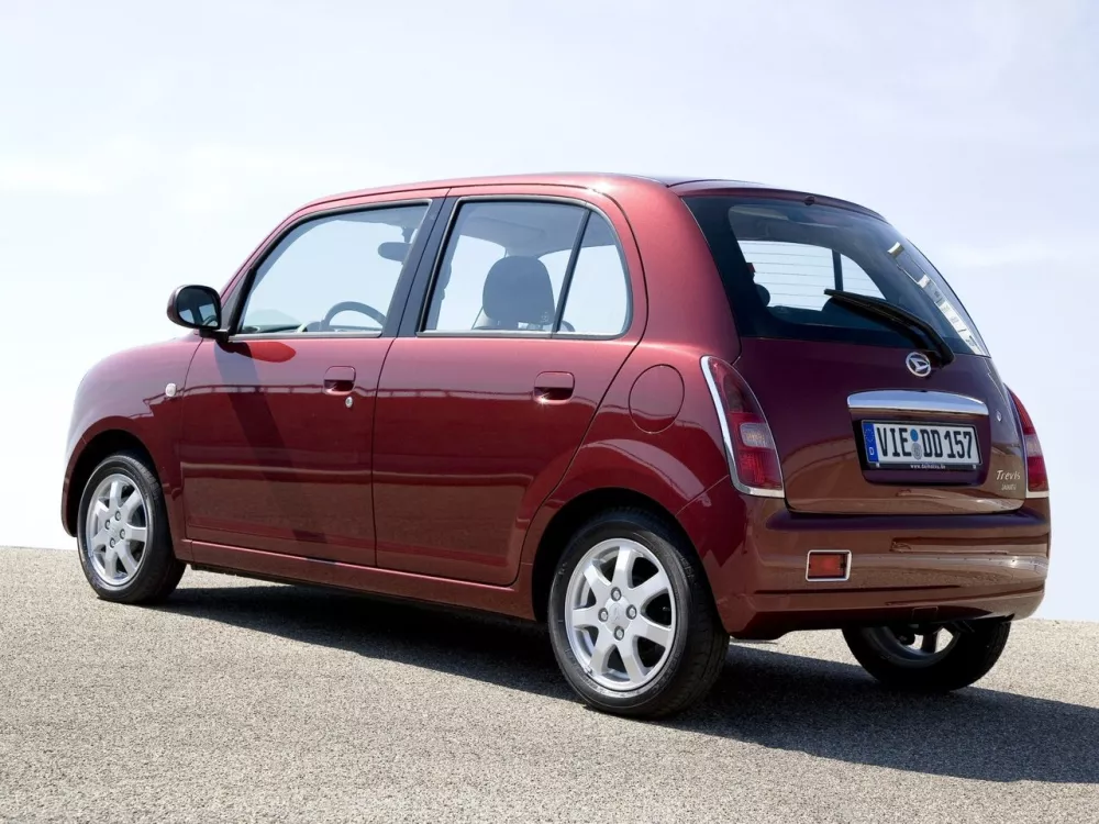 Автомобиль Daihatsu Trevis Хэтчбек (5 дверей)