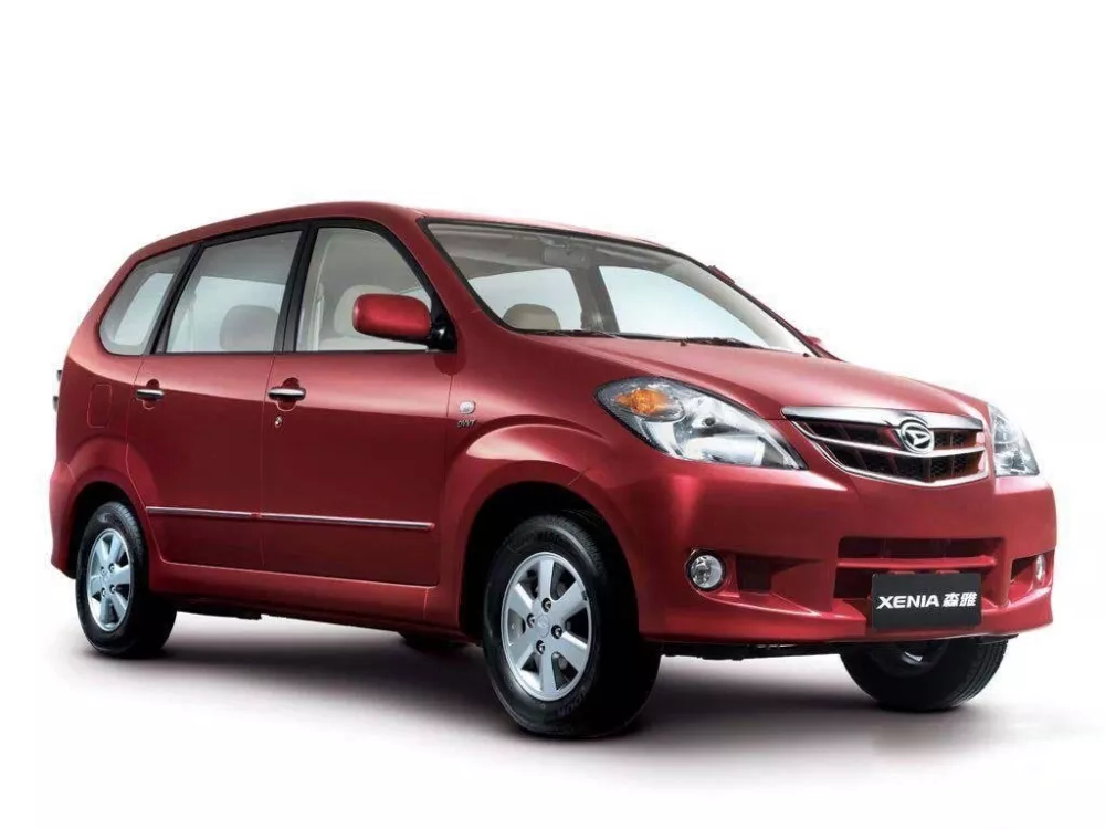 Автомобиль Daihatsu Xenia Компактвэн