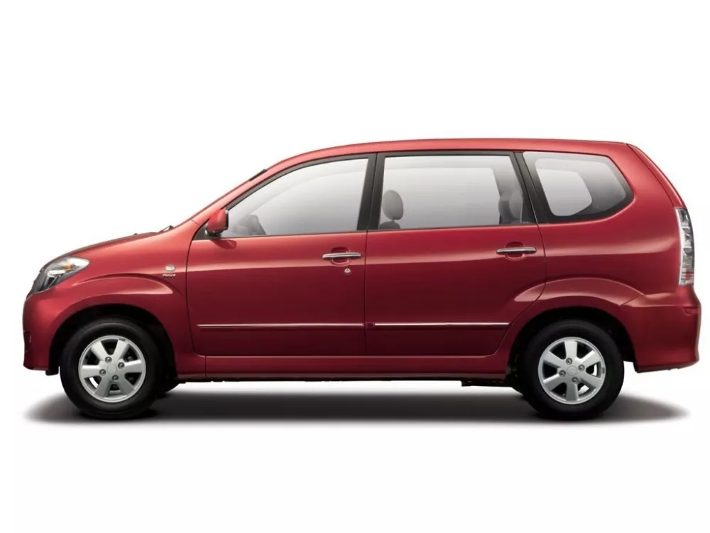 Автомобиль Daihatsu Xenia Компактвэн