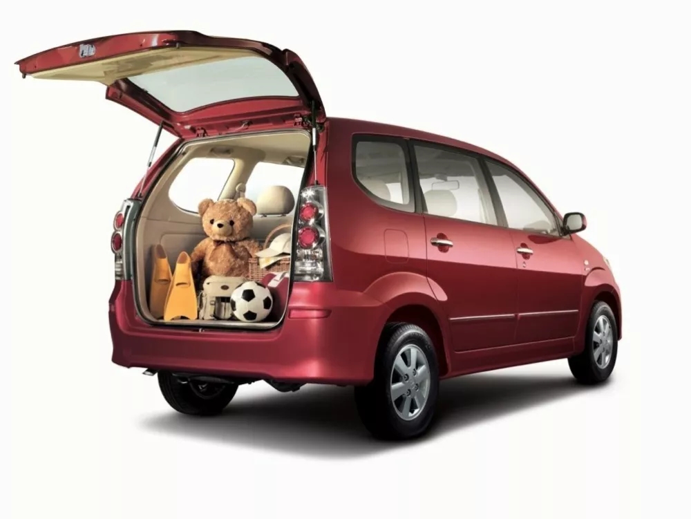 Автомобиль Daihatsu Xenia Компактвэн