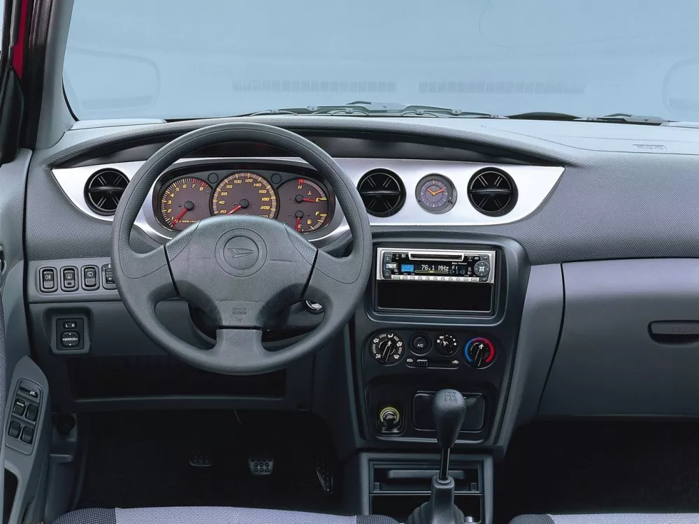Автомобиль Daihatsu YRV I Компактвэн