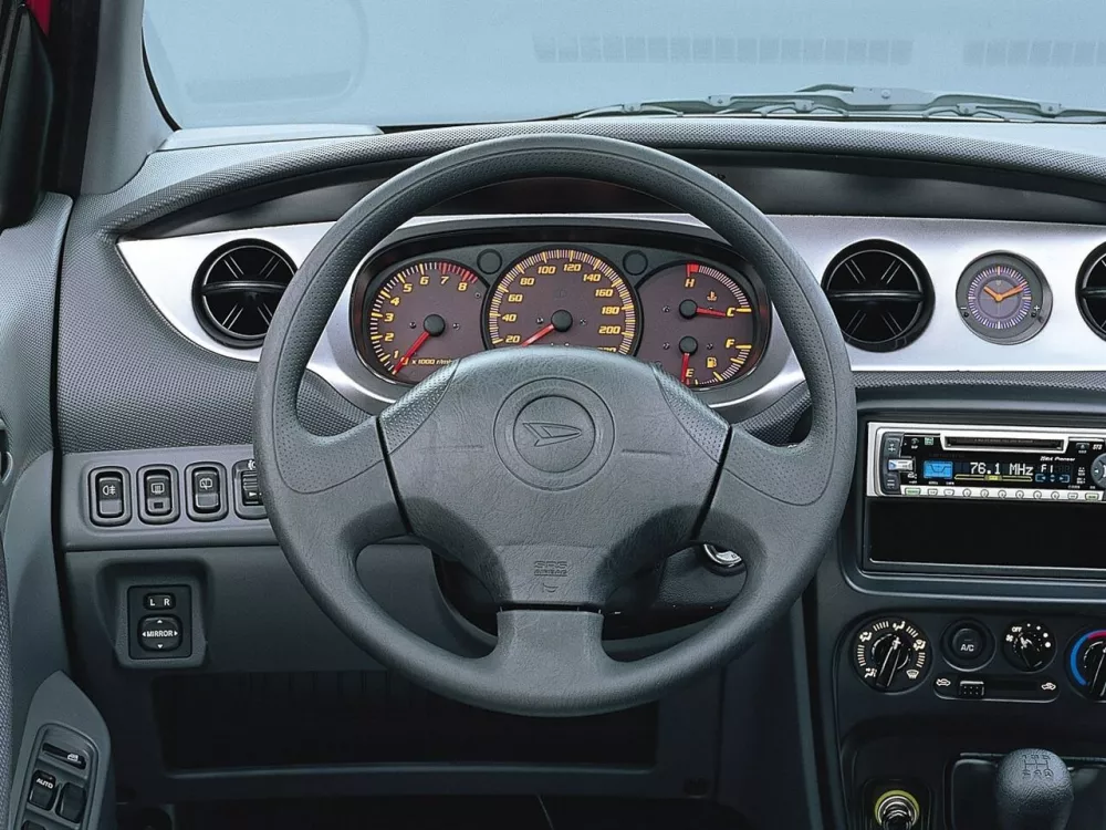 Автомобиль Daihatsu YRV I Компактвэн