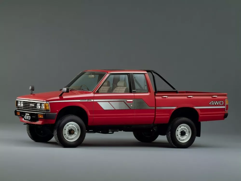Автомобиль Datsun 720 Пикап Полуторная кабина