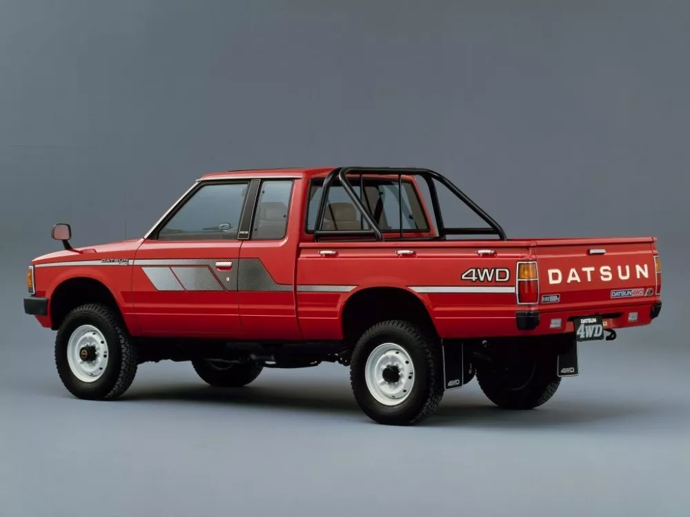 Автомобиль Datsun 720 Пикап Полуторная кабина