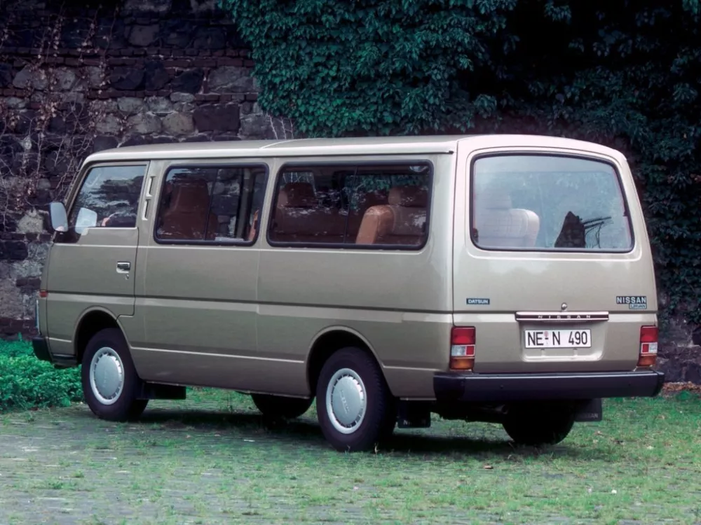 Автомобиль Datsun Urvan E23 Минивэн