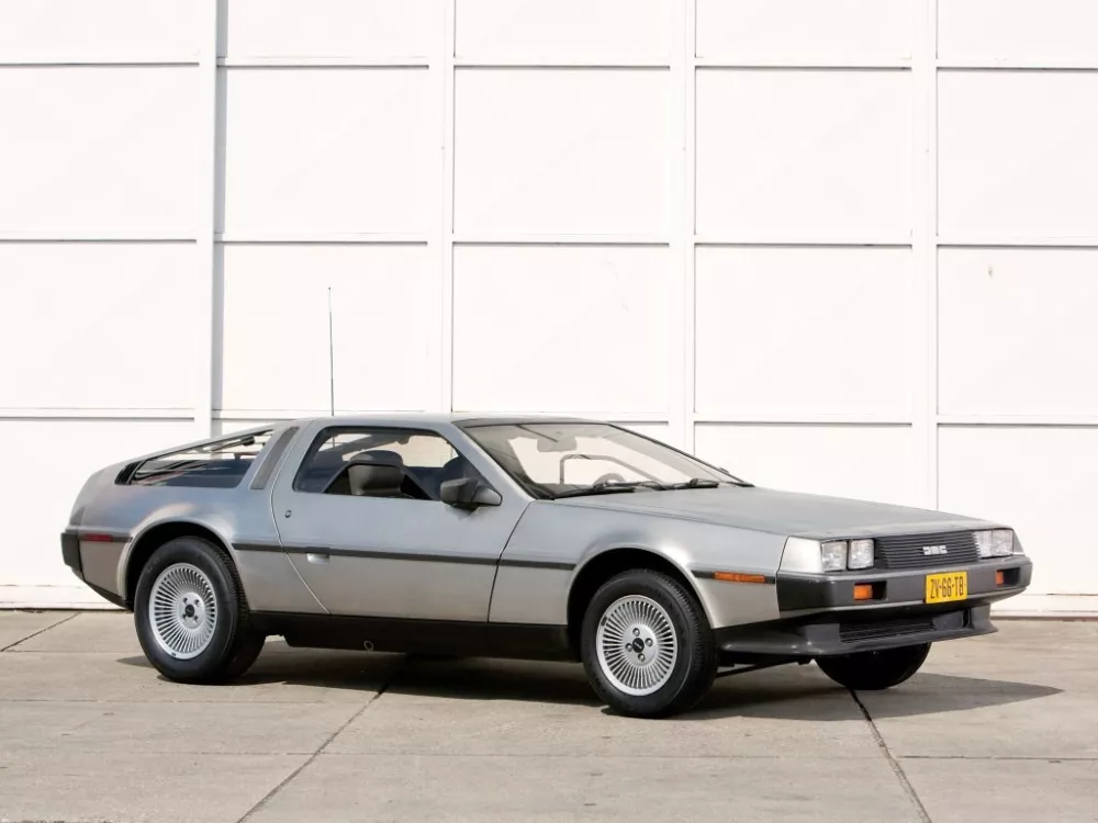Автомобиль DeLorean DMC-12 Купе