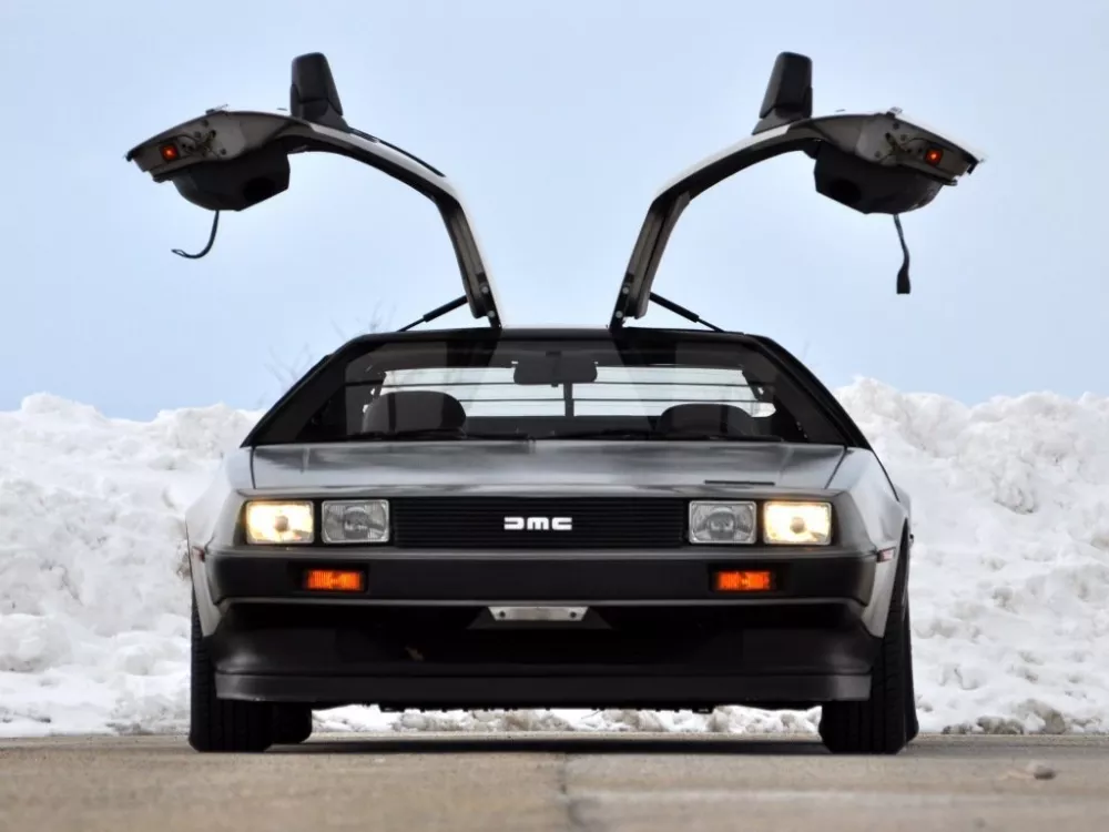 Автомобиль DeLorean DMC-12 Купе