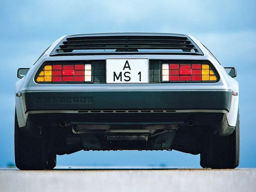 Автомобиль DeLorean DMC-12 Купе