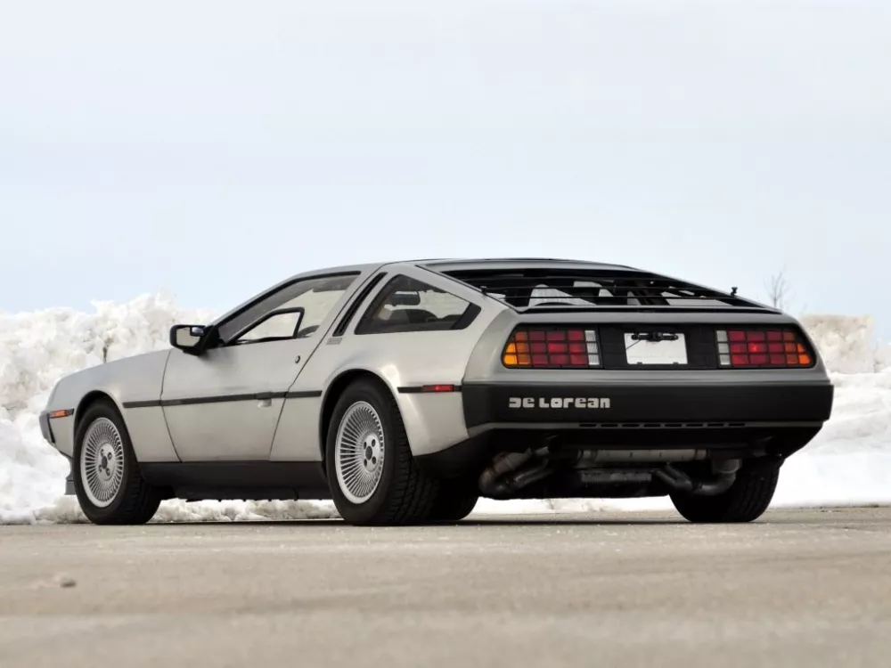 Автомобиль DeLorean DMC-12 Купе