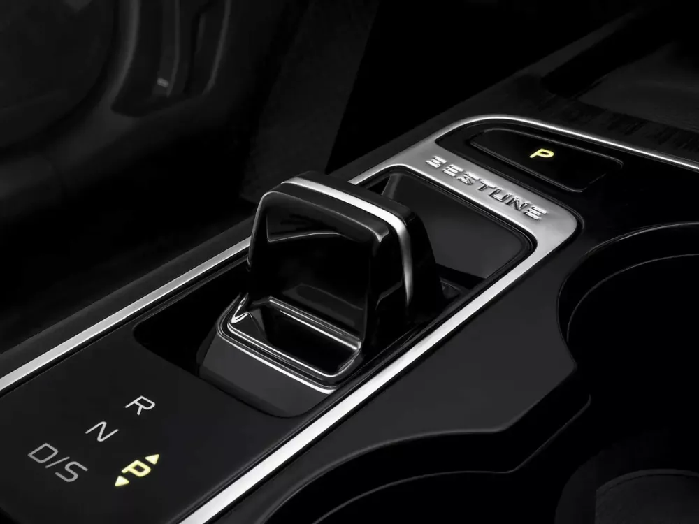 Автомобиль FAW Bestune B70 I Рестайлинг Лифтбек