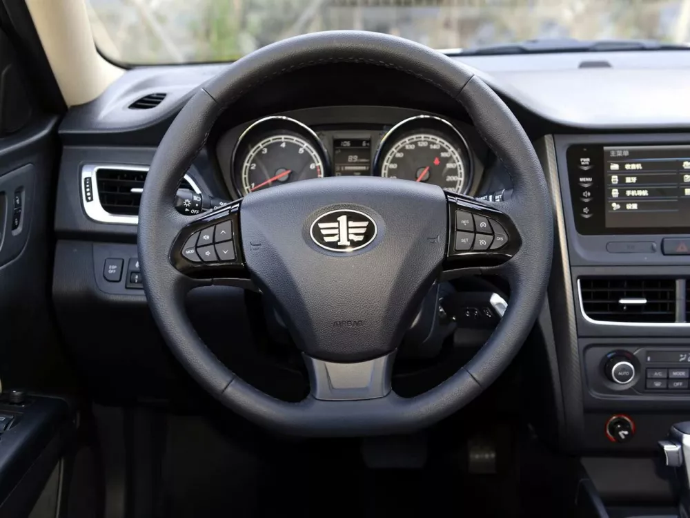 Автомобиль FAW Besturn B30 I Седан