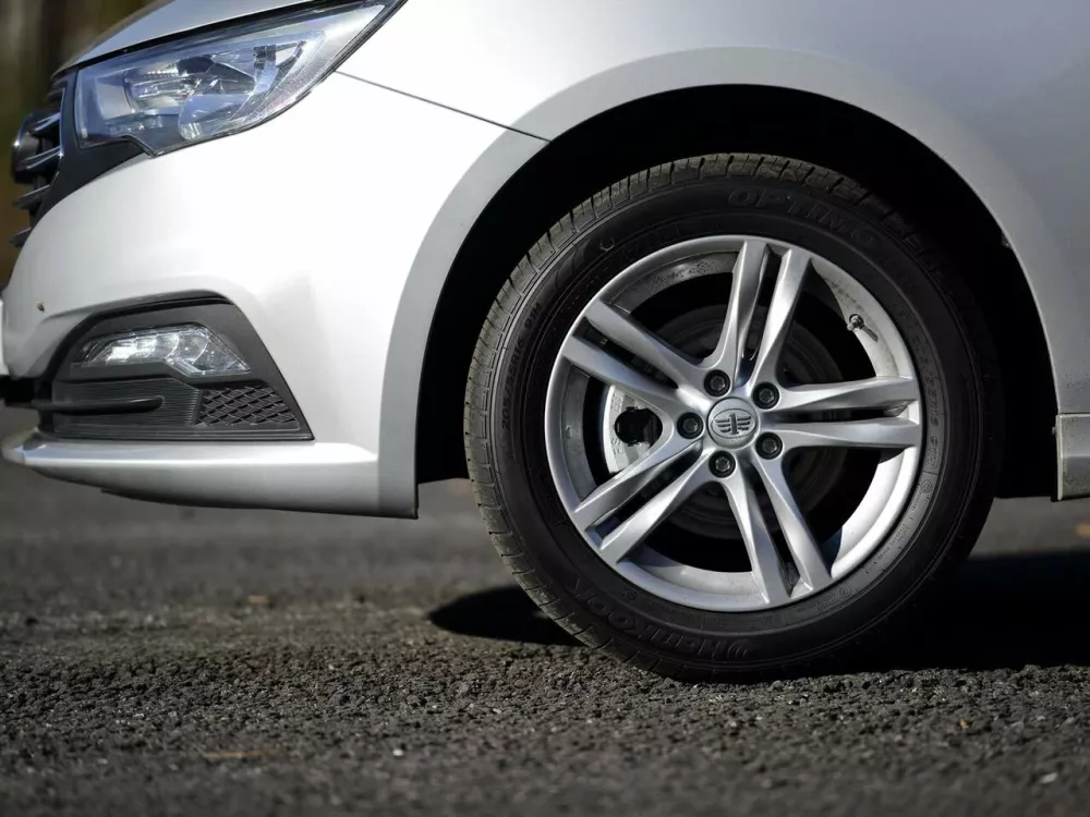 Автомобиль FAW Besturn B30 I Седан