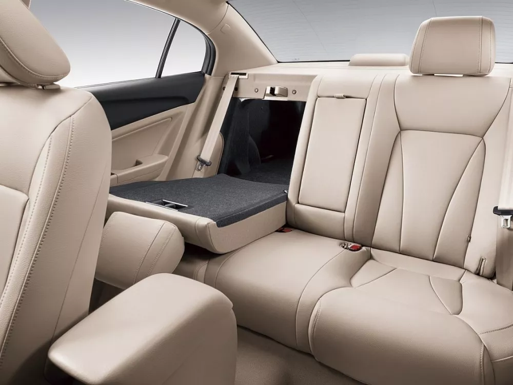 Автомобиль FAW Besturn B50 I Рестайлинг Седан