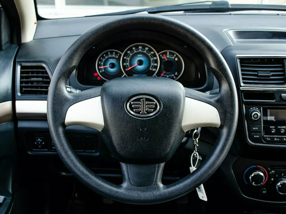 Автомобиль FAW V5 Седан