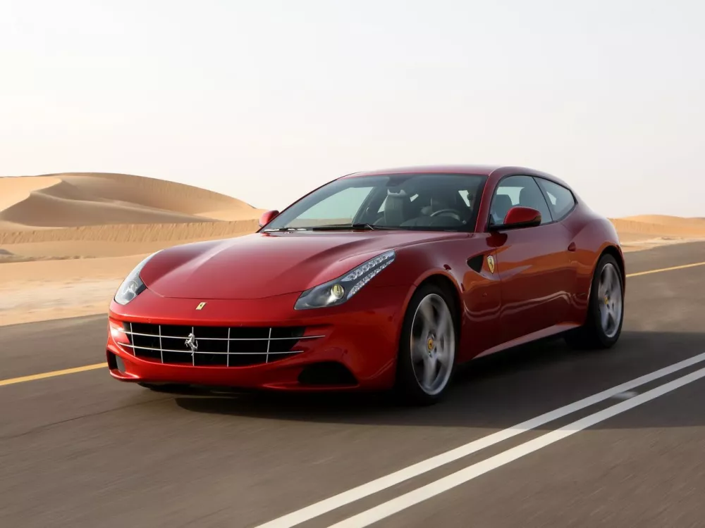 Автомобиль Ferrari FF Хэтчбек (3 двери)