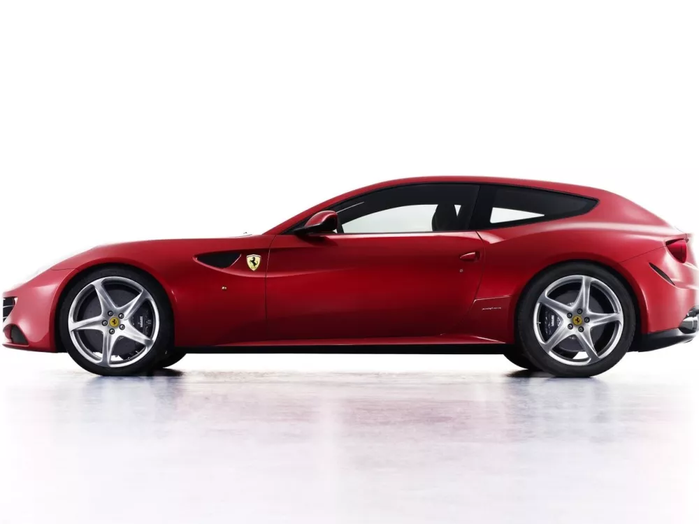 Автомобиль Ferrari FF Хэтчбек (3 двери)