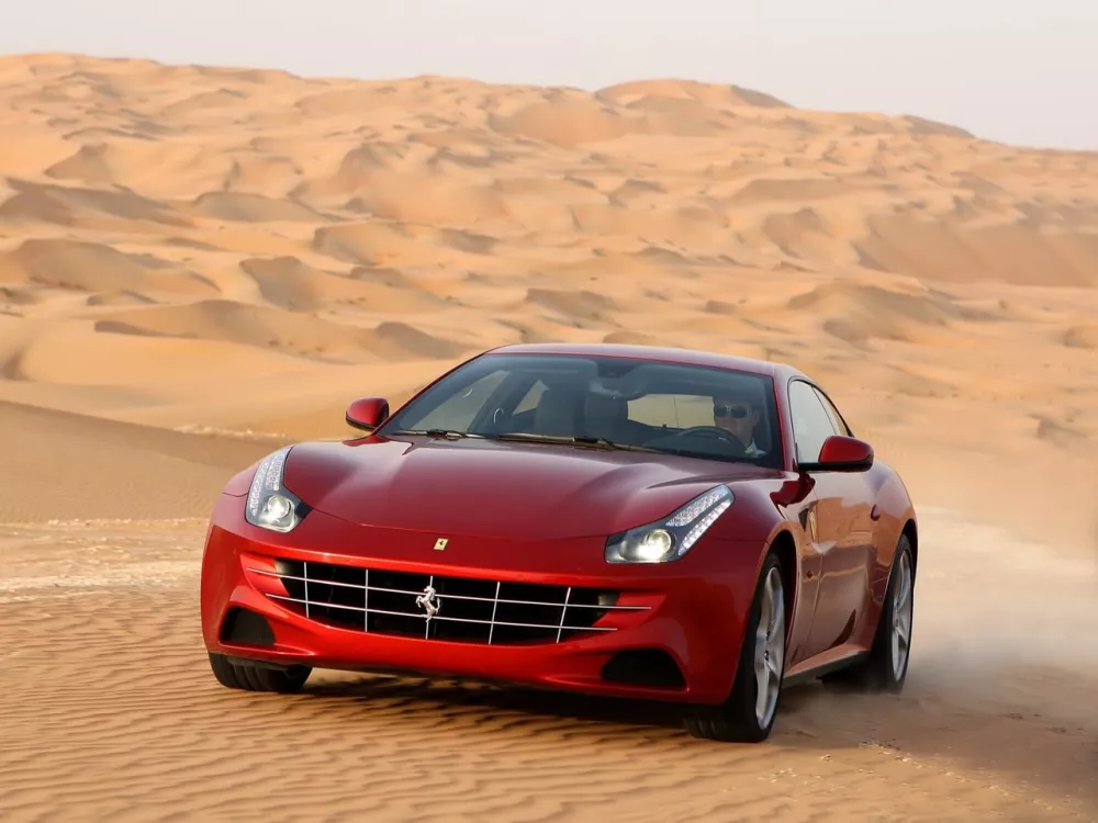 Автомобиль Ferrari FF Хэтчбек (3 двери)